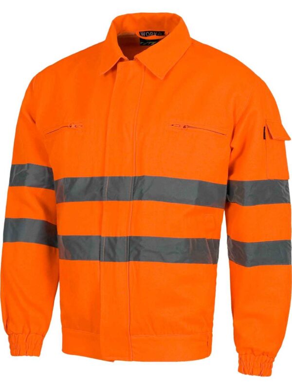 WorkTeam Cazadora Trabajo de Alta Visibilidad con Cintas Reflectantes. EN ISO 20471; Cremallera, 2 Bolsos Pecho. Hombre - Imagen 2
